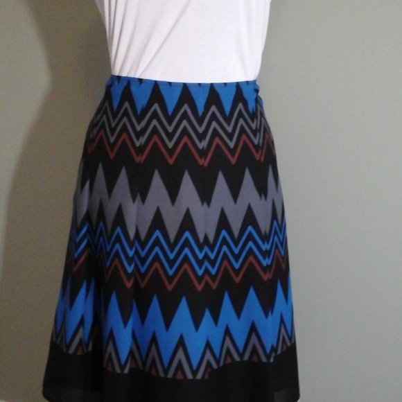 Skirt, zig-zag pattern, NWT 18 - Picture 2 of 4